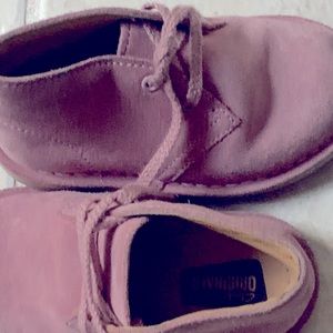 Clarks originals pink suede booties baby/toddler size 6 1/2 like new